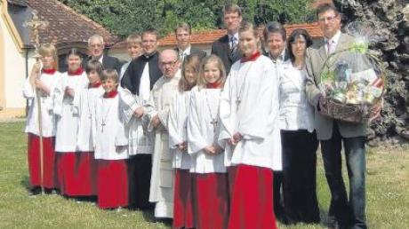 Der Ruhestandsgeistliche Nikolaus Stark feierte in Wallerstein seinen 80. Geburtstag. Viele Gratulanten überbrachten Glückwünsche und dankten ihm für seine Mitarbeit in der Pfarreiengemeinschaft.  