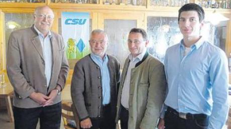 Bei der CSU Fremdingen (von links): Reinhold Bittner, Ortsvorsitzender Alois Miller, MdB Ulrich Lange und JU-Vorsitzender Thomas Pollithy.  
