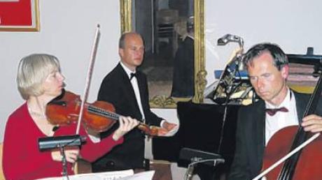 Das Klaviertrio Vuillaume mit Sylvia Eisermann, Marcus Reissenweber und Michael Rupprecht.  