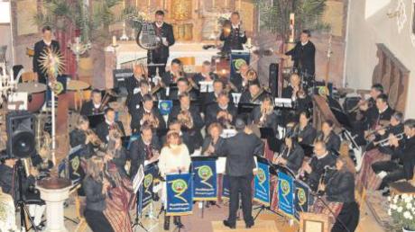 Die Musikkapelle Reimlingen mit ihrem Dirigenten Karsten Sell überzeugte bei ihrem Kirchenkonzert in St. Georg mit anspruchsvollem und ausdrucksstarkem Spiel.  