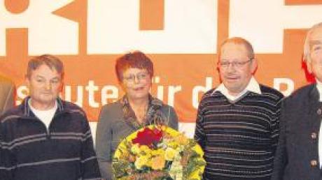 Geschäftsführer Carl Ruf mit den Jubilaren Friedrich Greiselmeier, Inge Ruf, Helmut Mack und Seniorchef Karl Ruf (von links).  