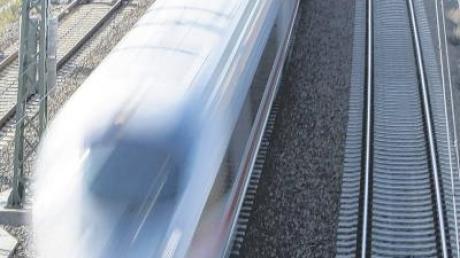 Die Strecke zwischen München und Ingolstadt soll für den Hochgeschwindigkeitsverkehr aufgerüstet werden. Deshalb kommt es am Wochenende zu erheblichen Verzögerungen und Zugausfällen.