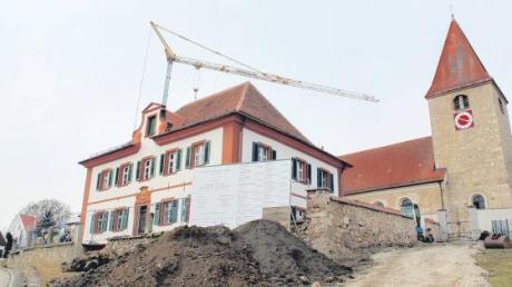 Die Sanierung des Utzwinger Pfarrhauses ist auch in diesem Jahr noch einmal der größte Einzelposten im Maihinger Gemeindehaushalt.  