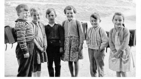 Einschulung evangelischer Kinder in die evangelische Schule in Ehingen im Jahr 1961.  