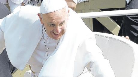 Papst Franziskus bewegt sich auf die Menschen zu - und so wünscht er sich auch die katholische Kirche.