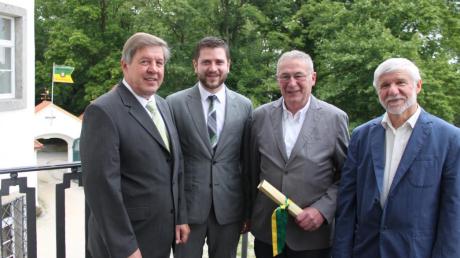 Bei der Verleihung der Ehrenbürgerwürde in Reimlingen (von links): Josef Lutz, Jürgen Leberle, Dr. Diethard Pfeiffer und Dr. Peter Thrul.  

