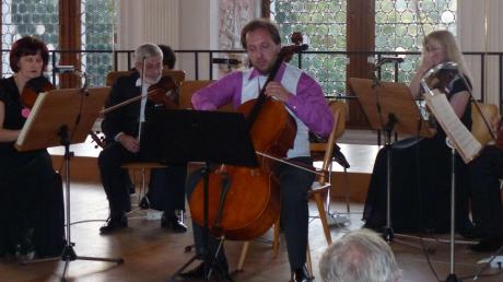 Solocellist Petr Nouzovsky bot im Residenzkonzert mit zwei Cellokonzerten von Carl Philipp Emanuel Bach und Peter Iljitsch Tschaikowsky eine glänzende Vorstellung. 
