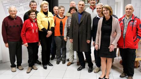 Mitglieder der Wallersteiner SPD besuchten die Firma Carbon-Werke Weißgerber.  

