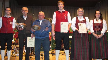 Sie wurden geehrt (von links): Philipp Kaiser, Hermann Ferner, Fritz Steinmeyer, Alexander Huska, Carina Weidner und Jutta Baumann. 
