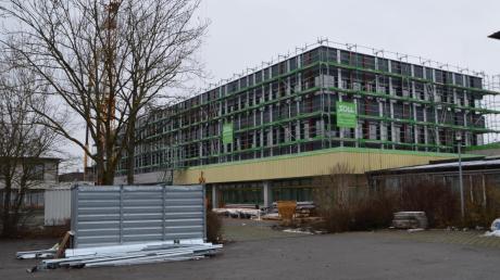 Baustelle Albrecht-Ernst-Gymnasium Oettingen: Die Sanierung verzögert sich weiter.   

