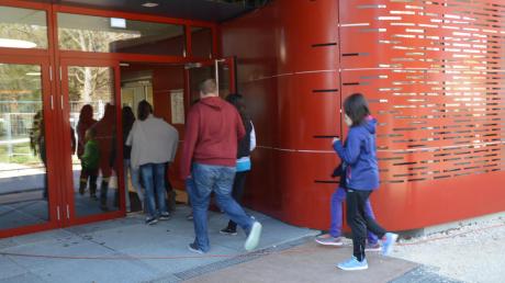 Am Montag sind die Schüler der Grund- und Mittelschule Oettingen in das neue Schulgebäude umgezogen. Der Neubau hat insgesamt 15,6 Millionen Euro gekostet.  
