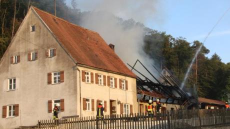 In Mönchsdeggingen hat es am vergangenen Donnerstag gebrannt. Die Kripo in Dillingen bittet jetzt um Hinweise. 