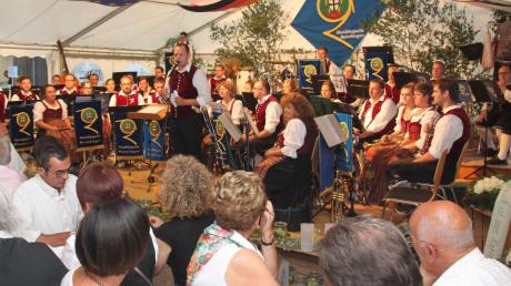 Die Serenade der Musikkapelle Reimlingen war der Höhepunkt des diesjährigen Gartenfestes. 	