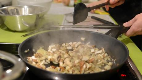Insgesamt 25 Kursangebote zum Thema „Kochen“ hat die Volkshochschule Oettingen im zweiten Halbjahr 2015 im Programm.  	