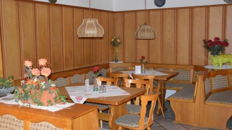 Der Gastraum der Wirtschaft „zur Sonne“ ist zwar renoviert, sieht aber immer noch aus, wie in einer traditionellen Dorfgaststätte.