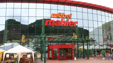 Das Möbelhaus Mahler in Bopfingen schließt: Seniorchef Gerhard Mahler spricht von einer der schwersten Entscheidungen in der Geschichte des Familienunternehmens. Auch der Standort Wolfratshausen ist davon betroffen. 
