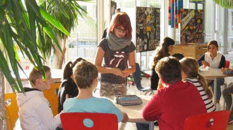 Seit diesem Schuljahr gibt es an der Nördlinger Mittelschule sogenannte Schülertutoren, die den „Neuen“ helfend zur Seite stehen. 	 	