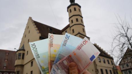 Die Haushaltsberatungen der Stadt Nördlingen beginnen mit schlechten Nachrichten. Denn für Investitionen kann 2016 voraussichtlich kaum Geld erwirtschaftet werden.