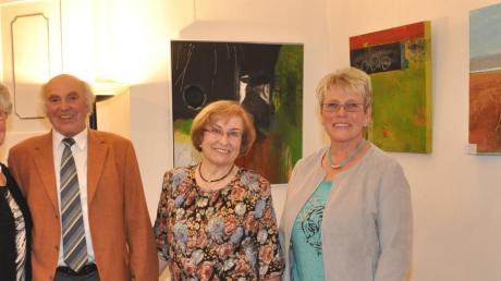 Die Vier von hier (von links): Rita Döbler, Wolfgang Brossmann, Elisabeth Frank und Senta Gonschorowski zeigen ihre Kunst in der prachtvollen Kulturetage im Reimlinger Schloss. 	