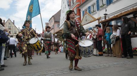 Gleich zwei Umzüge gibt es am kommenden Wochenende beim Historischen Markt in Oettingen – einen am Samstag und einen am Sonntag. 