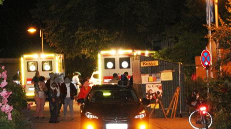 Ein großes Aufgebot an Polizisten, Feuerwehrleuten und Rettungskräften eilte nach dem Unfall auf das Historische Fest nach Hohenaltheim.