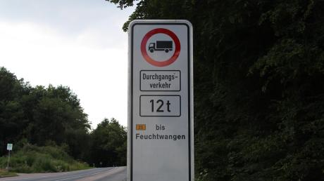Das Durchfahrtsverbot für Lastwagen auf der B25 könnte verlängert werden. 