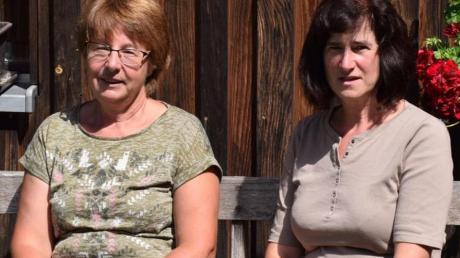 Emmi Gehring (links) und Petra Nödel vor „ihrem“ Vereinsgartenhaus: Die überwältigende Mehrheit der Mitglieder im Mönchsdegginger Gartenbauverein sind Frauen. 