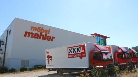 Das Gelände von Möbel Mahler in Bopfingen. Die Lkws vom neuen Besitzer XXXL stehen schon bereit.