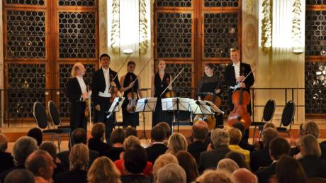 Die „Hamburg Chamber Players“ faszinierten das Publikum im Oettinger Residenzschloss. 	