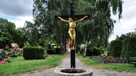 Der Oettinger Friedhof soll umgestaltet werden. Die Stadt plant daher mehrere Maßnahmen.  	