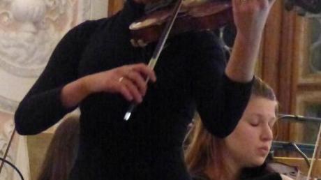 Roberta Verna überzeugte mit dem Oettinger Kammerorchester. 	