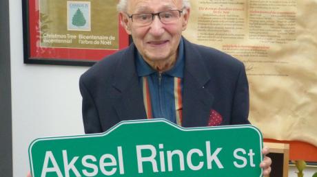 Im kanadischen Markham gibt es die „Aksel Rinck Street“, benannt nach dem 95-Jährigen Rieser. 	