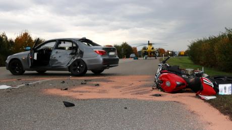 Ein 29-jähriger Motorradfahrer ist am Montagnachmittag bei einem Verkehrsunfall in Nördlingen schwer verletzt worden.