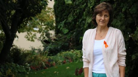Ein Unfall im Haushalt hat bei Gerda Bachmann aus Alerheim die relativ unerforschte Krankheit CRPS ausgelöst. Zum heutigen, weltweiten Aktionstag, dem „Orange Day“, will sie darauf aufmerksam machen. 