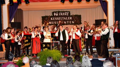 Beim Konzert zum 40-jährigen Bestehen der Kesseltaler Musikanten spielte die Gruppe in Amerdingen zusammen mit den Flotten Härtsfeldern. 	