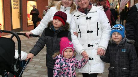 Natalia Köhl und Victoria Lehmann waren mit ihren Kindern Alex, Eduard, Alisa und Martin auf dem Weg zum Kinderkarussell. 