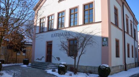Das Rathaus in Megesheim wird umgebaut. Nachdem die Poststelle und die Sparkasse dort weg sind, soll im Erdgeschoss künftig die Gemeindekanzlei untergebracht werden. 