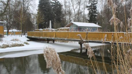 Eine neue Freibadbrücke am alten Standort – dafür haben Oettinger vor wenigen Monaten ein Bürgerbegehren gestartet. Der Plan der Stadt war bis dahin, die Brücke weiter nördlich, in der Nähe des Wehres zu errichten. Am Sonntag, 19. Februar, entscheiden die Oettinger nun über den Standort. 