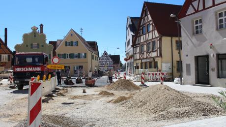Als die Oettinger Königsstraße saniert wurde, kümmerten sich Stadt und Werbegemeinschaft darum, dass die Läden nicht unter der Baustelle leiden mussten. (Archivfoto)