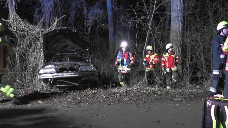 Völlig zerstört wurde das Unfallauto, mit dem am Samstag vier junge Leute bei Gosheim unterwegs waren. 