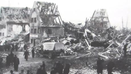 Die zerstörte Schützenstraße in Oettingen.  	