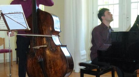 Rosetti spielte zunächst Kontrabass. Deshalb gab es in Reimlingen ein Konzert mit Philipp Stubenrauch (links) und Vadim Chaimovich. 	