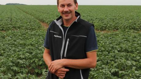 Karlheinz Götz führt Menschen aus seiner Gemeinde über seine Felder. Damit will der 47-Jährige die Arbeit der Landwirte vorstellen. 	 	