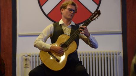 Moritz Gruber hatte ein „Heimspiel“ bei Gitarrissimo. Der Musiker zeigte sich überrascht vom großen Interesse der Besucher.