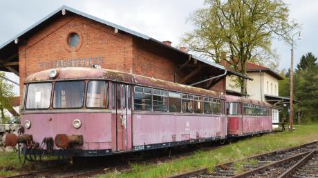 Bis vor 30 Jahren beförderten die „Schienenbusse“ noch Personennahverkehr. Ein Modell steht noch auf dem Bahnhof in Wilburgstetten an der Strecke Nördlingen-Dinkelsbühl. (Archivfoto)