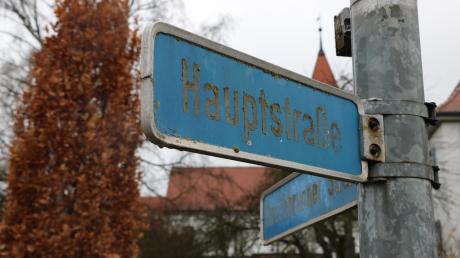 Der Auhausener Gemeinderat hat beschlossen, dass die Hauptstraße in Dornstadt in Dorfstraße umbenannt werden soll. Der Auhausener Hauptstraße widerfährt das selbe Schicksal. Bürger werden von der Gemeinde und der Verwaltungsgemeinschaft bei Adressänderungen unterstützt.