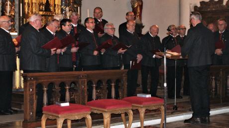 Der Singverein Wallerstein gab in der Pfarrkirche St. Alban ein Weihnachtskonzert.  	 	