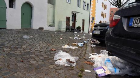 In der Nördlinger Innenstadt verteilte das Sturmtief „Burglind“ Plastikmüll. Allgemein wurde die Region verschont.