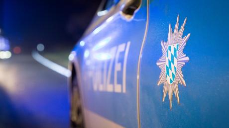 Die Polizei rückte zu einem Unfall bei Riesbürg aus. (Symbolbild)