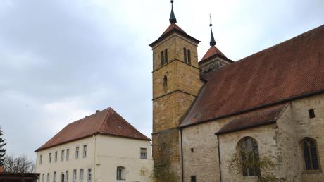 Unmittelbar zwischen Klosterkirche und Rathauskomplex mit Mehrzweckhalle und Kindergarten befindet sich das Prälatur-Gebäude mit großem Grundstück, das von der Gemeinde gekauft wurde. 